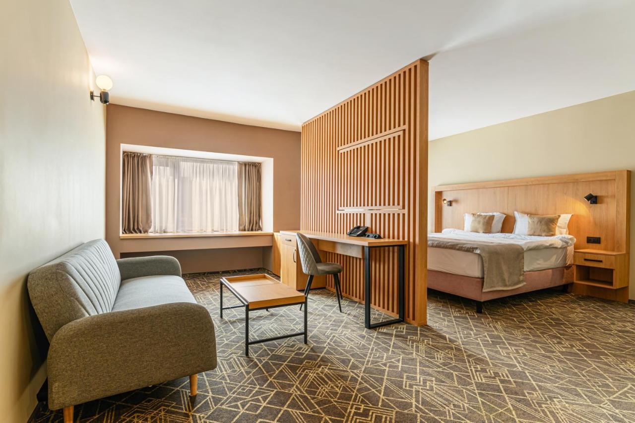 Hotel Central Pascani Zewnętrze zdjęcie